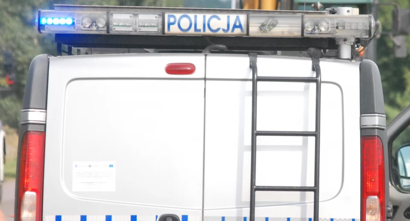 O krok od tragedii w Bronkowicach. Pijany leżał na drodze