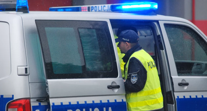 Miał być pijany a był poszukiwany. Pracownik starachowickiego zakładu zatrzymany