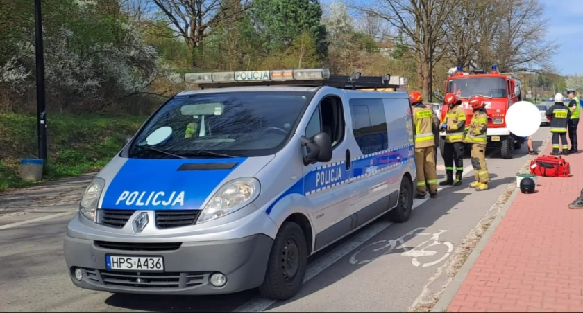 Zderzenie skutera z samochodem w Rudzie. Sprawca ukarany przez policjantów mandatem [ZDJĘCIA]