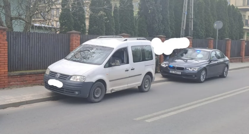 Zderzenie dwóch pojazdów w Starachowicach. Kierowca motocykla odjechał z miejsca zdarzenia [ZDJĘCIA]