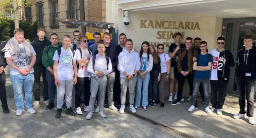Uczniowie ze starachowickiego Technikum z wycieczką w Sejmie