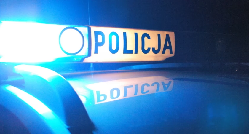 Śmierć mężczyzny w mieszkaniu w Starachowicach. Na miejscu policjanci i ratownicy medyczni