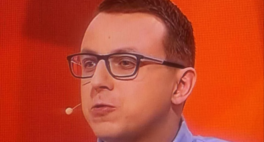 Gra słów. Krzyżówka nie ma przed nim tajemnic. Piotr Kamiński w teleturnieju TVP1