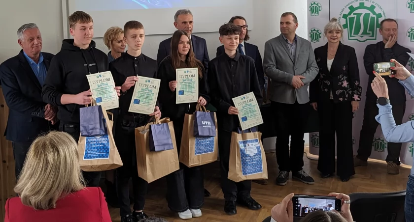 Sztuczna inteligencja bez tajemnic - XVII Powiatowy Konkurs Informatyczny w ZSZ nr rozstrzygnięty