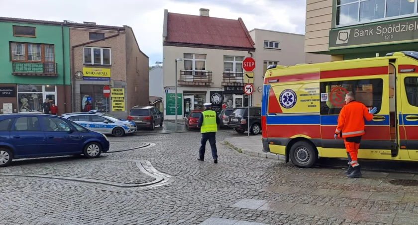 Wypadek w Starachowicach. Pieszy potrącony przez samochód [ZDJĘCIA]