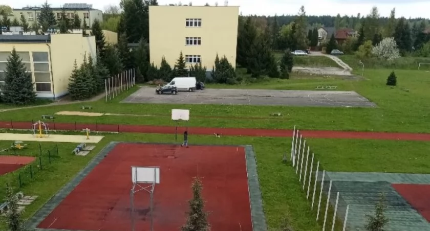 Boisko niczym wychodek dla psów - skarżą się Czytelnicy