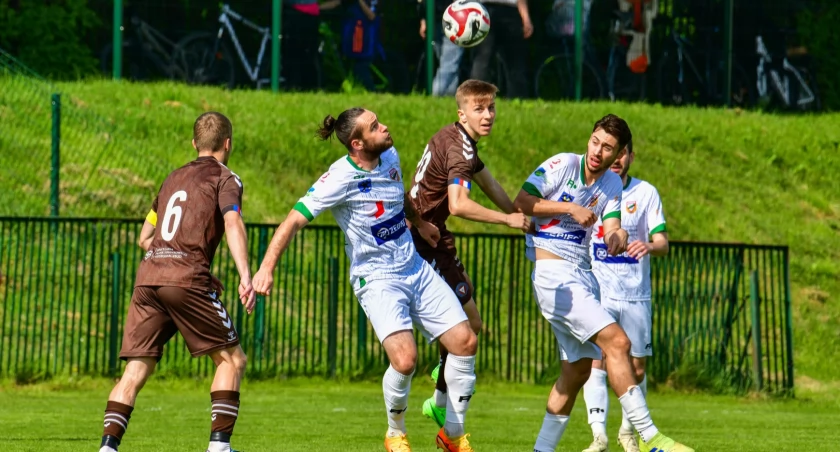 W sobotę hit III ligi gr. IV. Star Starachowice jedzie do Świdnika po 3 punkty