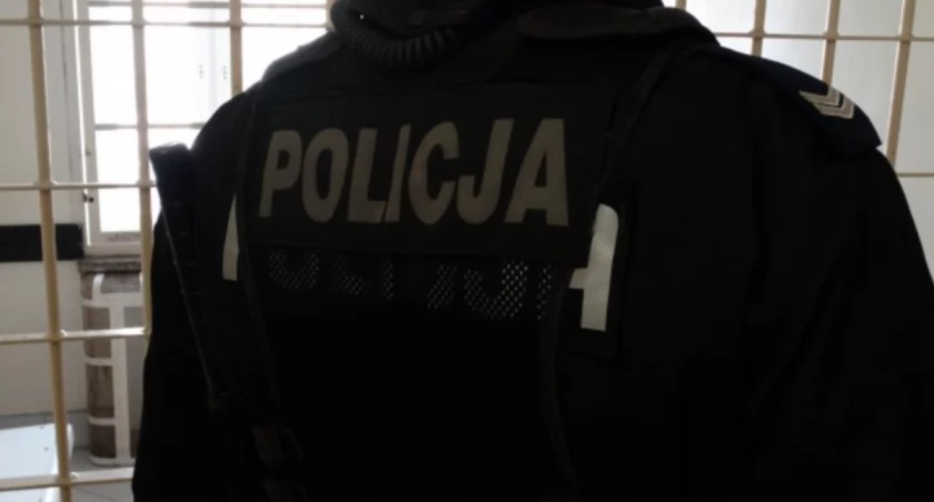 Kradzież z włamaniem w Wąchocku. Ołowiane elementy i blacha zniknęły z magazynku