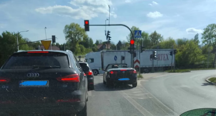 Organizacja ruchu sobie a kierowcy jeżdżą sobie...