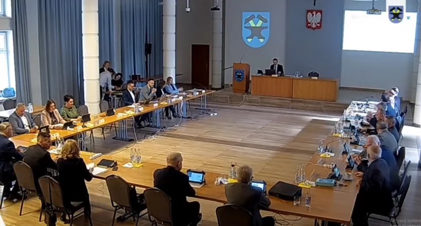 Startuje nowa kadencja samorządu. Gdzie i kiedy pierwsze sesje w powiecie starachowickim?