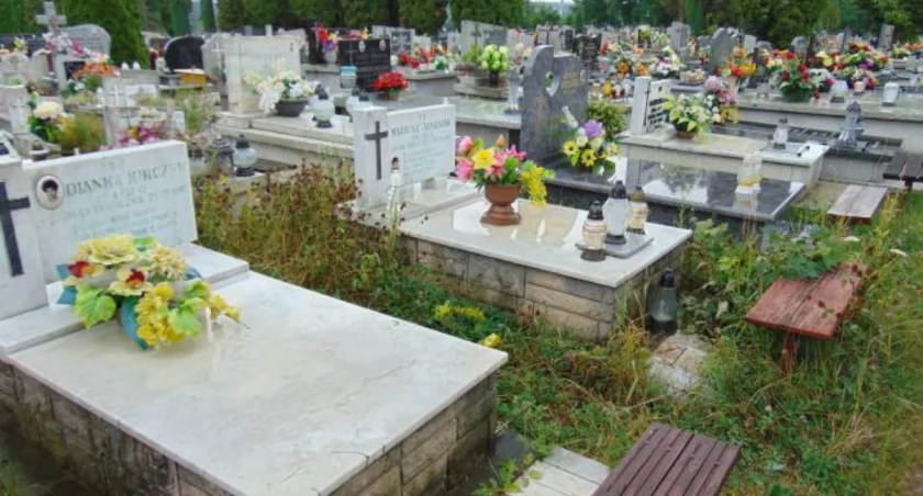 Ile wynoszą opłaty za groby na starachowickich cmentarzach?