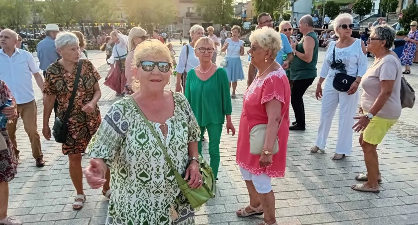 Udana potańcówka na starachowickim rynku - przeżyjmy to jeszcze raz, zapraszamy do fotogalerii