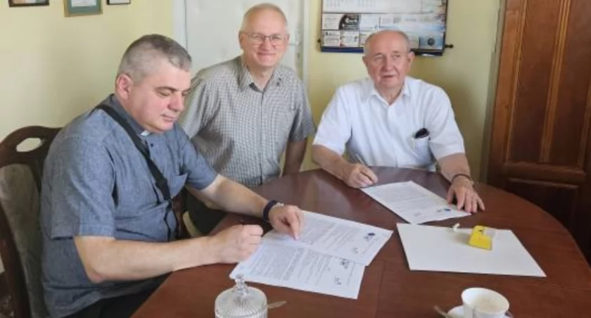 Ruszają prace na kościele w Chybicach