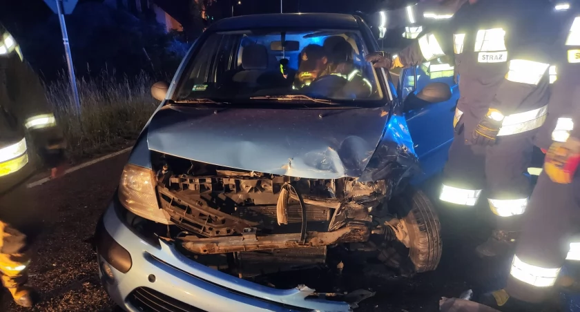 Nocny wypadek w Brodach. Pojazdami podróżowali tylko kierujący [ZDJĘCIA]