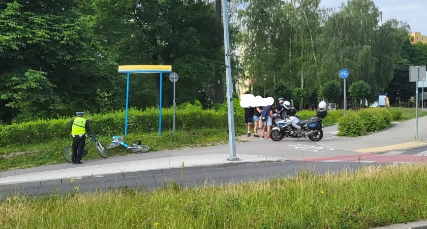 Wypadek z udziałem młodych rowerzystów w Starachowicach. 10-latek zabrany do szpitala [ZDJĘCIA]