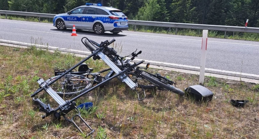 Dramatyczny wypadek na drodze. Mężczyzna w ciężkim stanie trafił do szpitala [ZDJĘCIA]