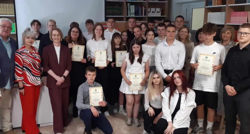 100-lecie PKN i otwarcie biblioteki szkolnej w ZSZ nr 2