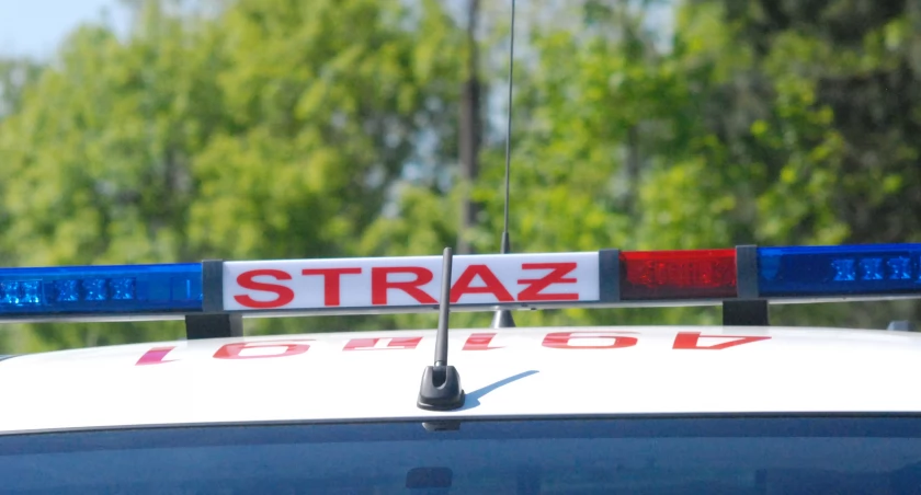 74-letnia kobieta straciła przytomność w Starachowicach? Na prośbę córki wyważali drzwi do mieszkania