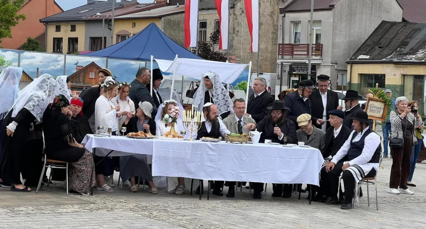Akt trzeci. Wierzbnickie meżaliany na starachowickim rynku [zdjęcia, film]