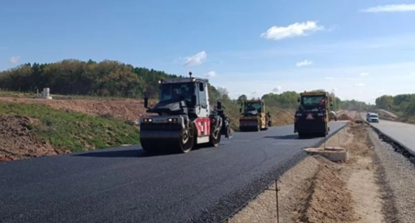 Obwodnica Wąchocka już na półmetku