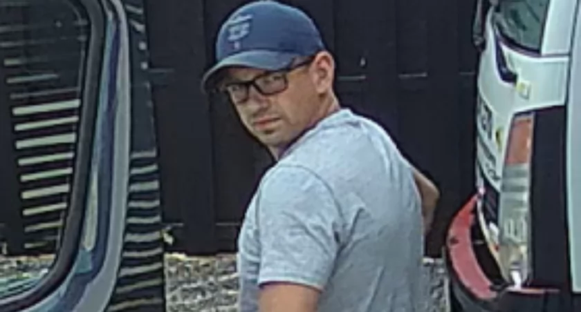 Ten mężczyzna przywłaszczył samochód. Starachowicka policja publikuje wizerunek sprawcy