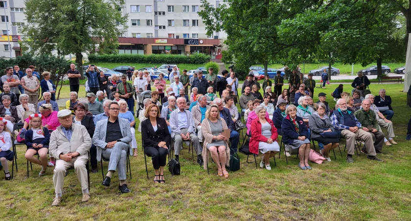 Koncert pieśni w hołdzie Ponuremu i Jego Żołnierzom na ławeczce Halnego w Starachowicach 