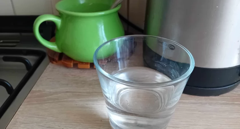 Skażone ujęcie wody w gm. Wąchock - woda do picia tylko po przegotowaniu - ostrzega Sanepid. Sprawdź, gdzie!