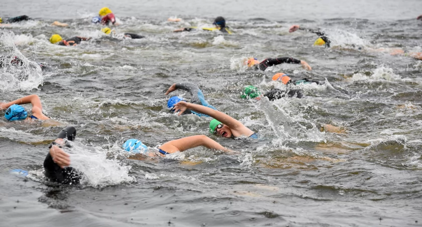 Pierwszy Starachowicki Cross Triathlon. Sportowe emocje nad zalewem Lubianka