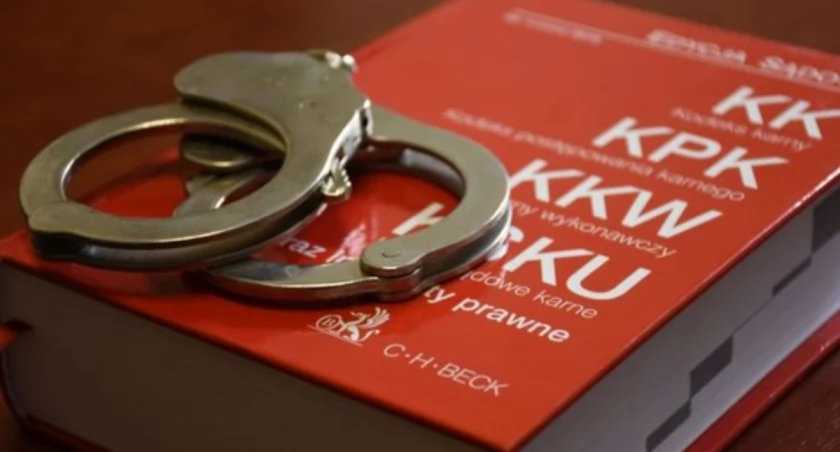  Brutalne pobicie mężczyzny w Starachowicach. Będą zarzuty udziału w bójce z użyciem niebezpiecznego narzędzia?