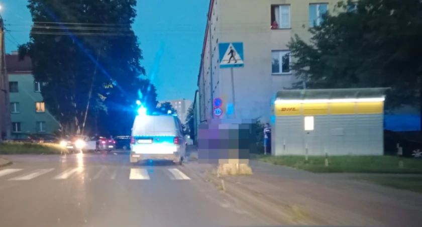 Mężczyzna wypadł z okna w Starachowicach. Z połamanymi nogami trafił do szpitala