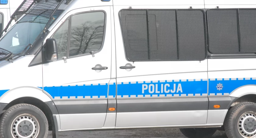 Agresywna mieszkanka Starachowic groziła sąsiadom? Interweniować musiała policja