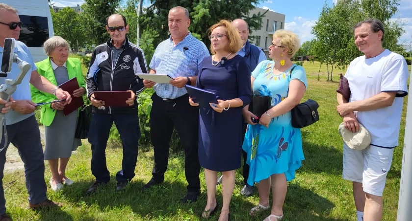 Poseł Agata Wojtyszek zbierała podpisy wśród mieszkańców Starachowic w sprawie CPK