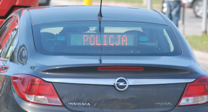 Zderzenie dwóch samochodów w Wąchocku. Mandat dla kierującej fiatem