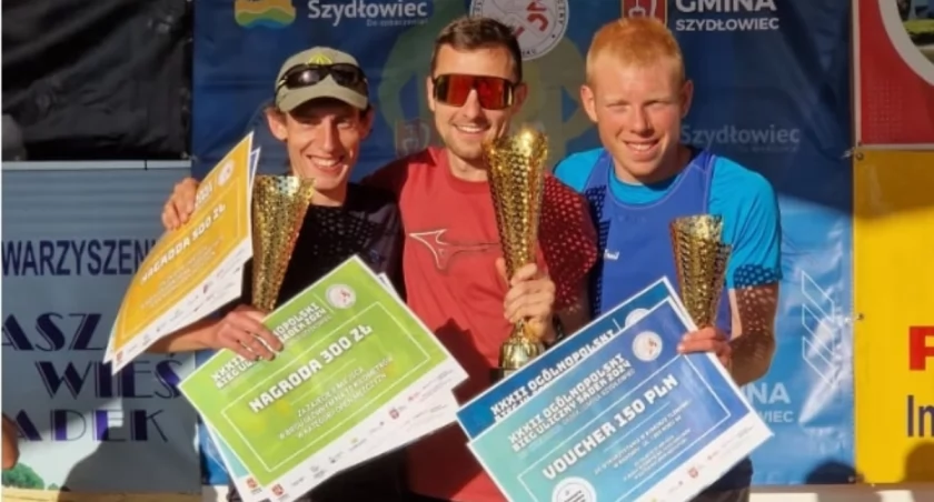 Lekkoatleci LKB Rudnik z sukcesami podczas biegu w Sadku. Trzech zawodników na trzech pierwszych miejscach