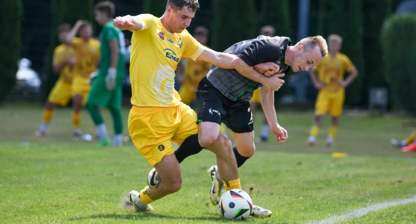 Sparing Czarni Połaniec – Star Starachowice w obiektywie Piotra Szarańca. Na murawie działo się sporo [ZDJĘCIA]