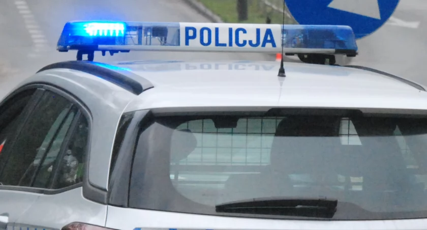 Nieprzytomny mężczyzna w Starachowicach. Po udzieleniu pomocy zabrany do szpitala