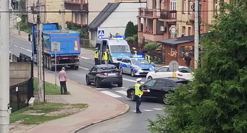 Wypadek na oznakowanym przejściu dla pieszych w Starachowicach. 79-letni mężczyzna w szpitalu