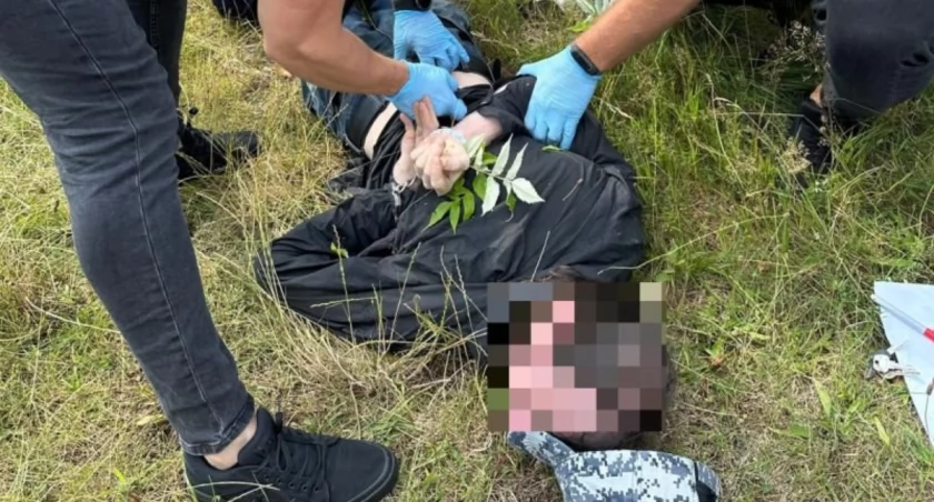 Zaatakował policjantów butelkami z benzyną. Podpalone mieszkanie, ranny strażak