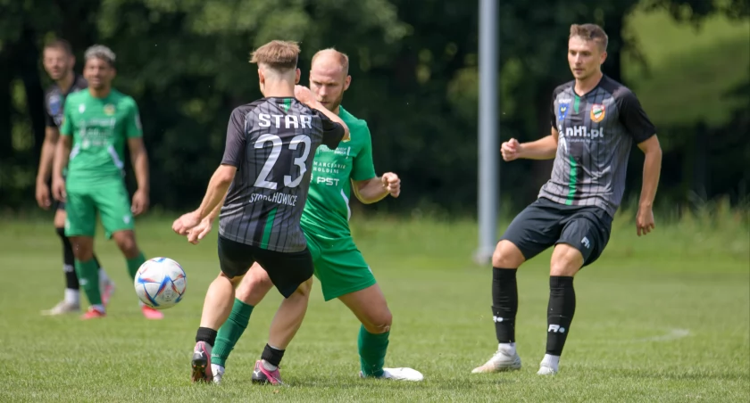 Remis Staru Starachowice w sparingu z Lechią Tomaszów Mazowiecki. Adrian Szynka ratuje wynik