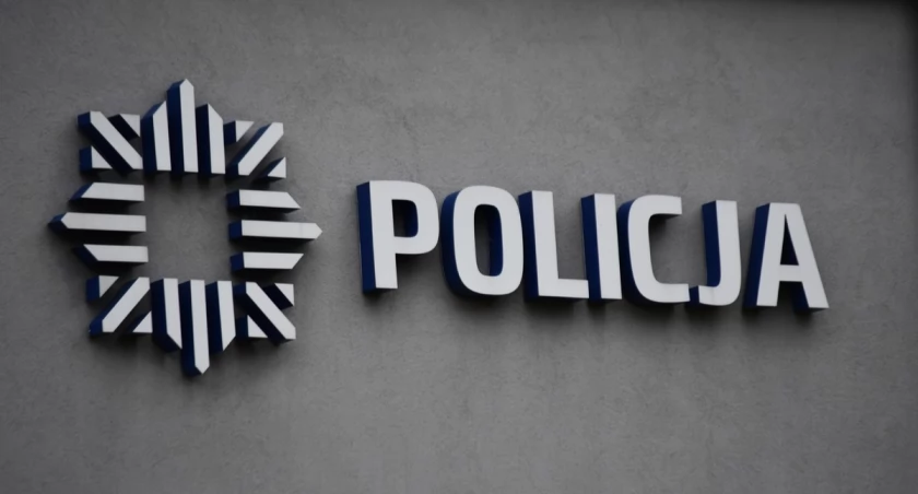 83-letni kierowca ukarany przez policjantów mandatem. Wjechał w inne auto
