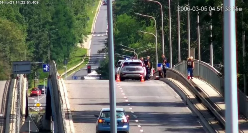 Starachowiczanin za kierownicą skradzionego mercedesa wartego ok. 150 tys. zł. Trafił za kraty 