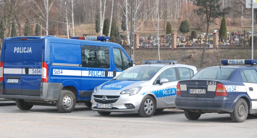 Śmierć na terenie gminy Wąchock. Policjanci znaleźli ciało mężczyzny