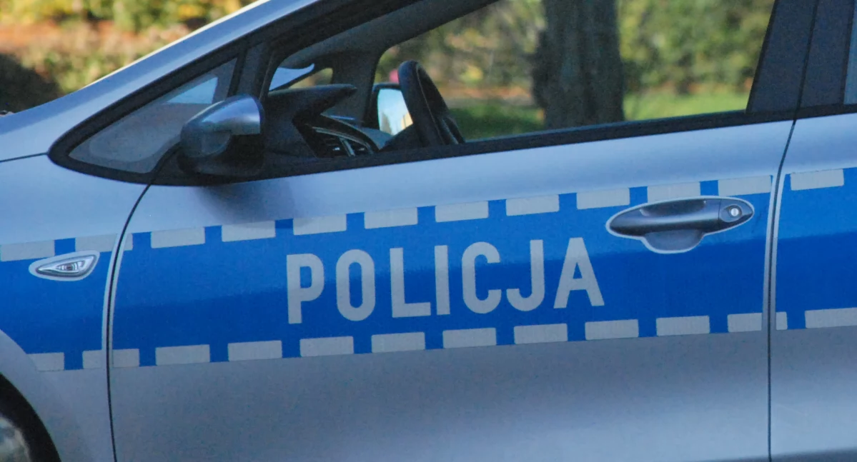 Zabrał cudzy portfel, płacił nie swoimi kartami. Policjantom uda się go namierzyć?