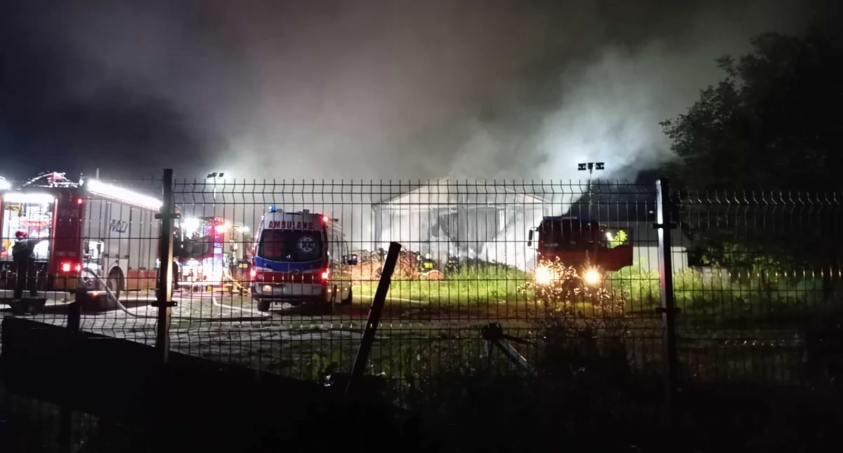 Nocny pożar hali w Nieczulicach. Wartość strat oszacowana na ok. 400 tys. złotych