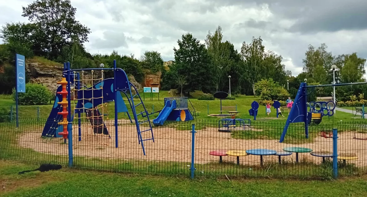  Starachowickie place zabaw i boiska świecą pustkami. Gdzie są dzieci w mieście?