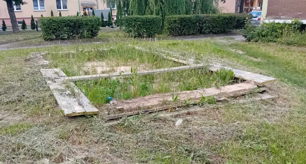 Zaniedbane place zabaw w Starachowicach... kto je kontroluje?