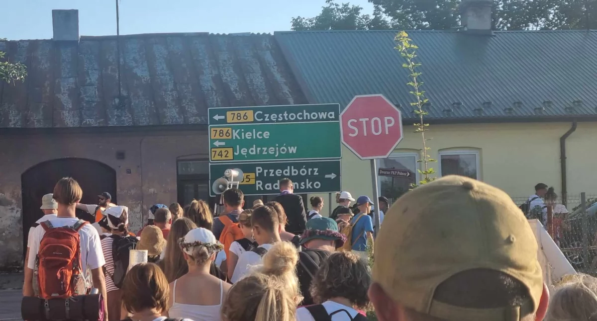 Pielgrzymi na szlaku. Piąty dzień z Mnina do Dankowa na fotografiach