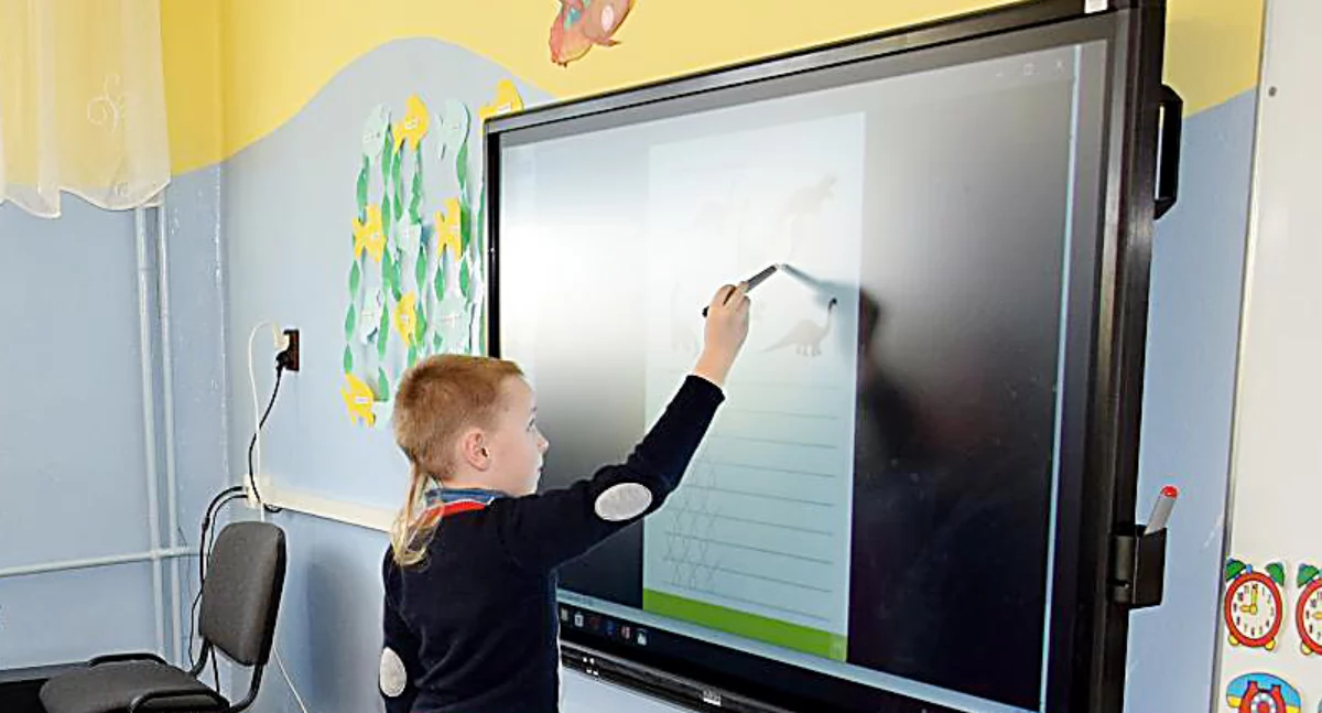Aktywne tablice dla pięciu szkół z powiatu starachowickiego