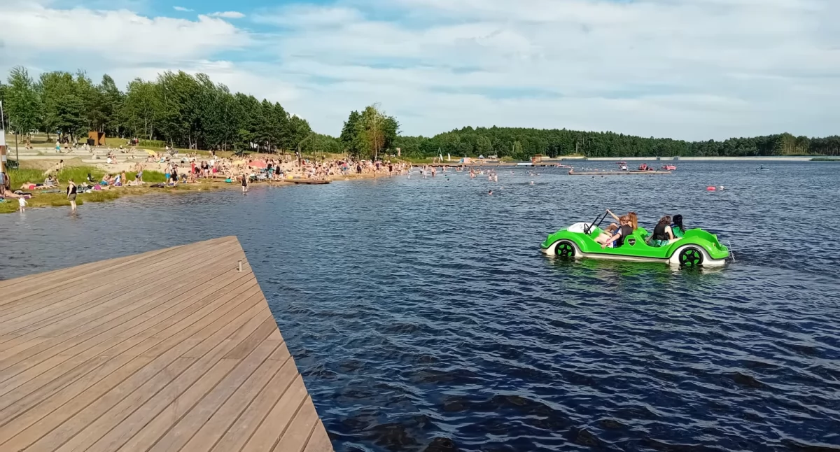 Sinice w zalewie Lubianka w Starachowicach. Jest zakaz kąpieli
