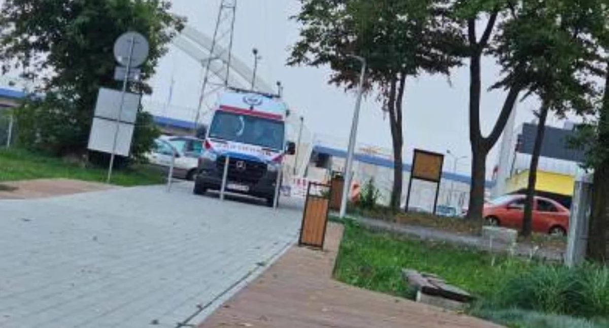  Słupki blokują dojazd pogotowia na pasaż spacerowy nad zalewem Pasternik w Starachowicach. Miasto proponuje objeżdżać zalew od strony ul. Kieleckiej